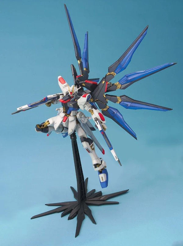 Bandai Gundam 1/100 MG Seed Destiny ZGMF-X20A Strike Freedom Gundam Model Kit - Image 4
