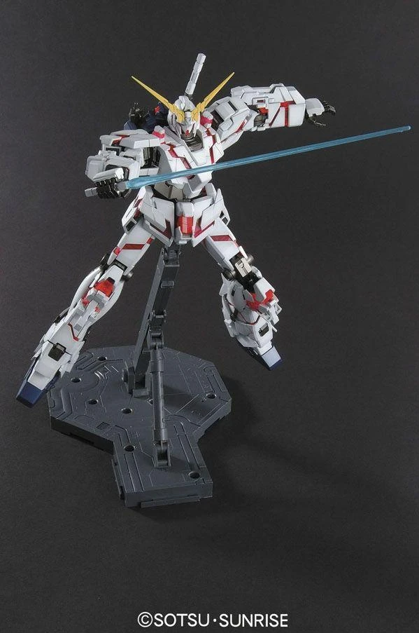 Bandai Gundam 1/100 MG RX-0 Unicorn Gundam (OVA) Full Psycho-Frame Model Kit - Image 6