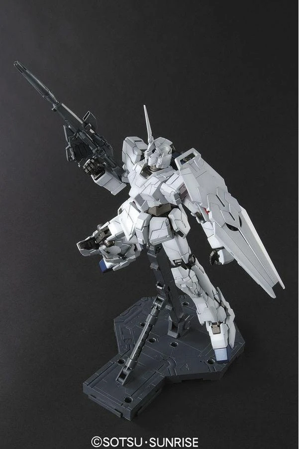 Bandai Gundam 1/100 MG RX-0 Unicorn Gundam (OVA) Full Psycho-Frame Model Kit - Image 7