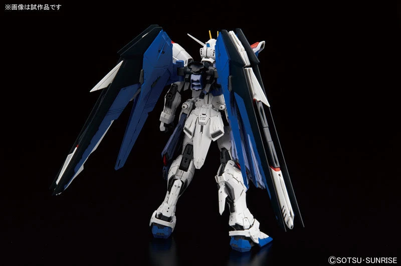 Bandai Gundam 1/100 MG Seed ZGMF-X10A Freedom Gundam 2.0 Model Kit - Image 5